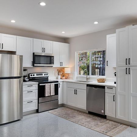 Gorgeous 2Br Bungalow Pet Friendly Санибел Екстериор снимка